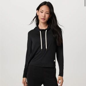 Vuori Halo Essential Hoddie in Black Heather